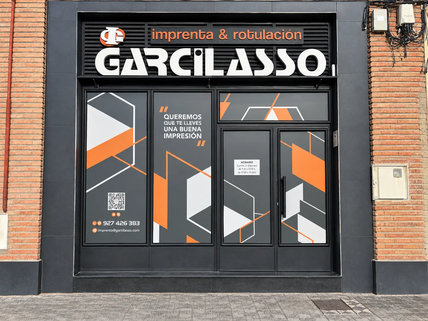 Fachada actual de Imprenta Garcilasso en Avenida del Valle 51, Plasencia